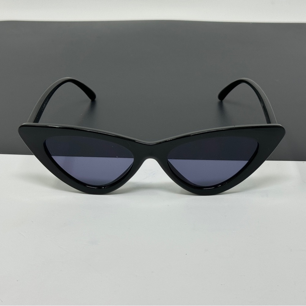 Wear me pro cat eye sunglasses